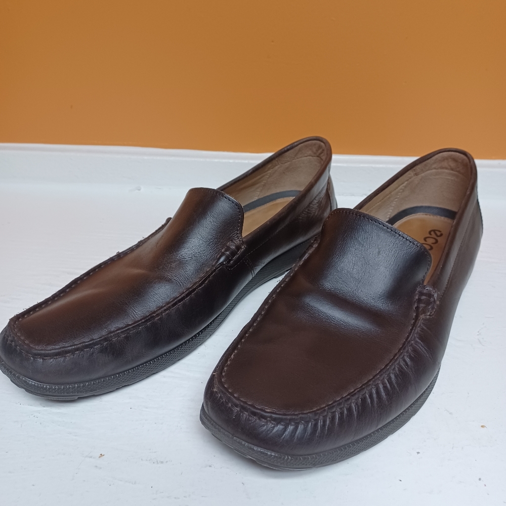 LIKE NEW Ecco Dark Brown Loafers